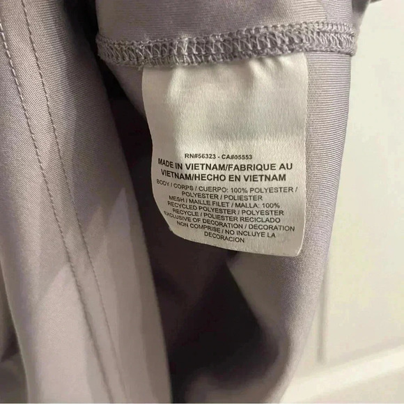 The Nike Tee Dri Fit Short Sleeve Crew Neck Gray T Shirt Boys Size L - Picture 6 of 6